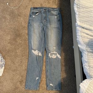AMERICAN EAGLE MOM JEANS
